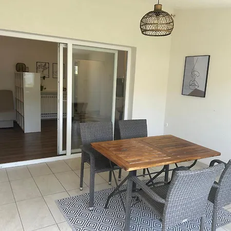 Apartment Grebastica דירה *