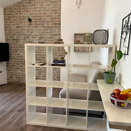 Apartment Grebastica דירה